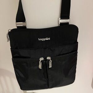 Baggallini EXCELLENT Black Crossbody w/ Silver Accents. Perfect size & pockets!
